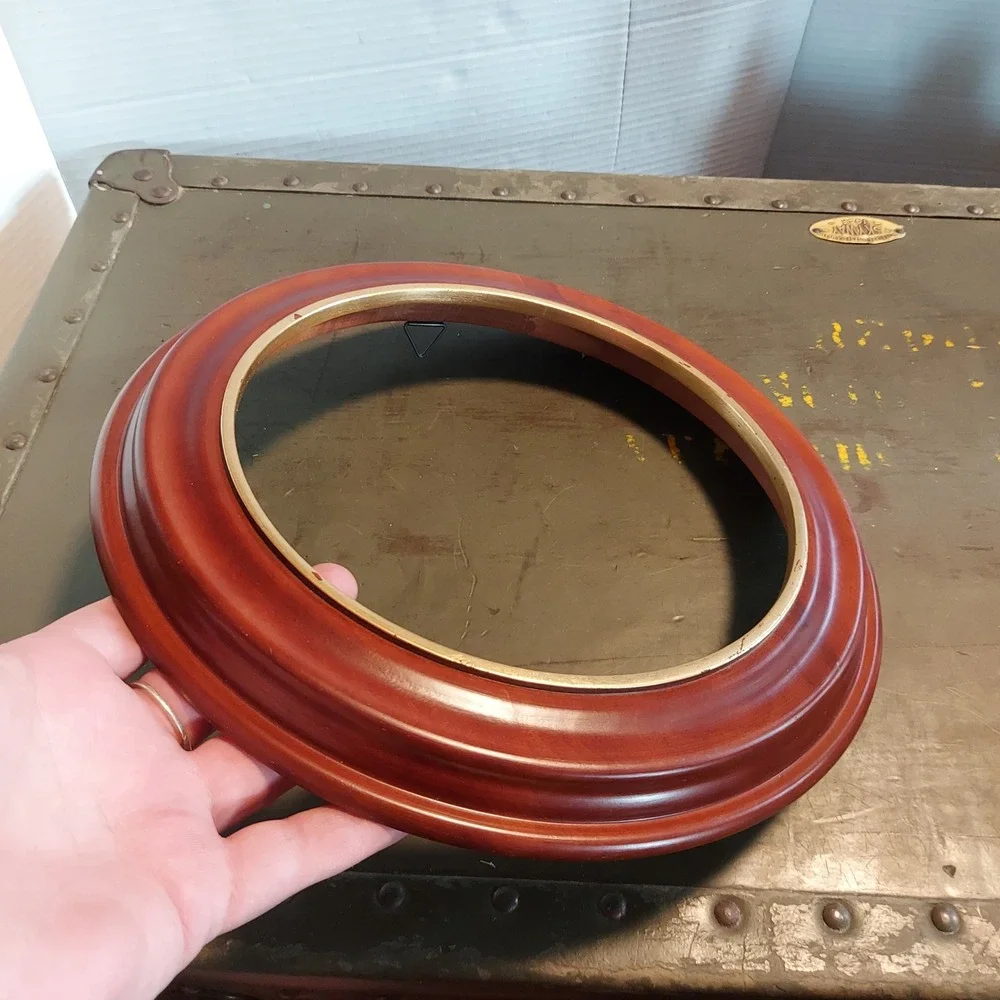 Van Hygan & Smythe CS98 Round Wood Picture Frame Gold Lip 11.25 Inch Brown